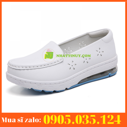 Giày y tá đệm khí thoải mái đế phẳng khi làm việc