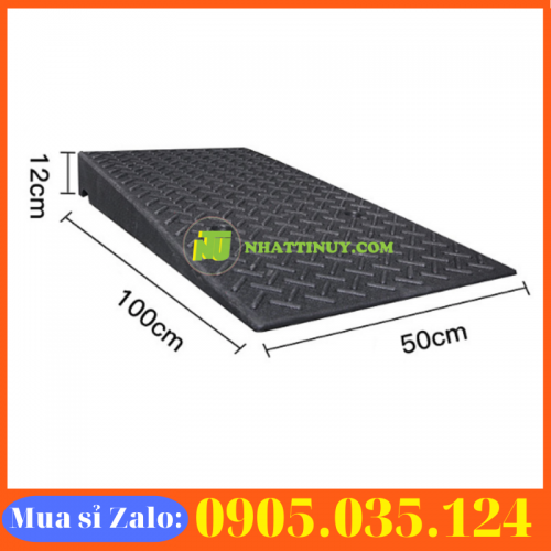 Đệm xe cao su lên dốc để trước nhà