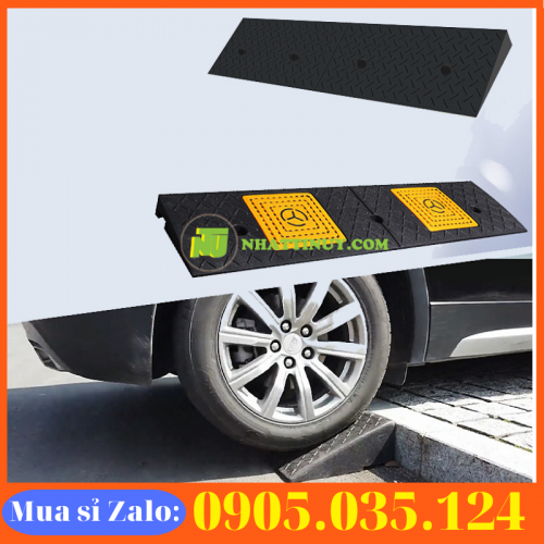 Đệm xe cao su lên dốc để trước nhà