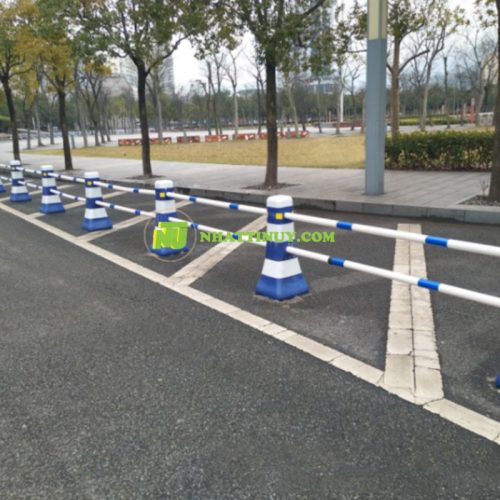 Hàng rào lan can bằng nhựa màu xanh, trắng, đỏ