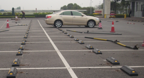 Nút chặn đỗ xe bằng cao su và nhựa