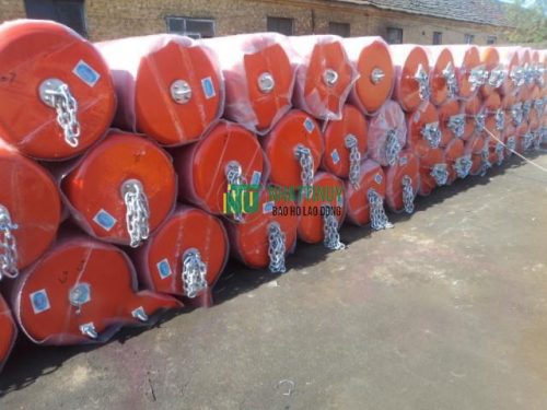 Tấm chắn bùn nổi EVA sử dụng vật liệu polyurethane làm lớp bảo vệ bên ngoài